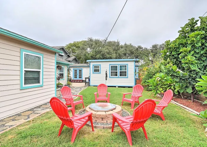 Galveston Group Getaway With Private Yard And Fire Pit