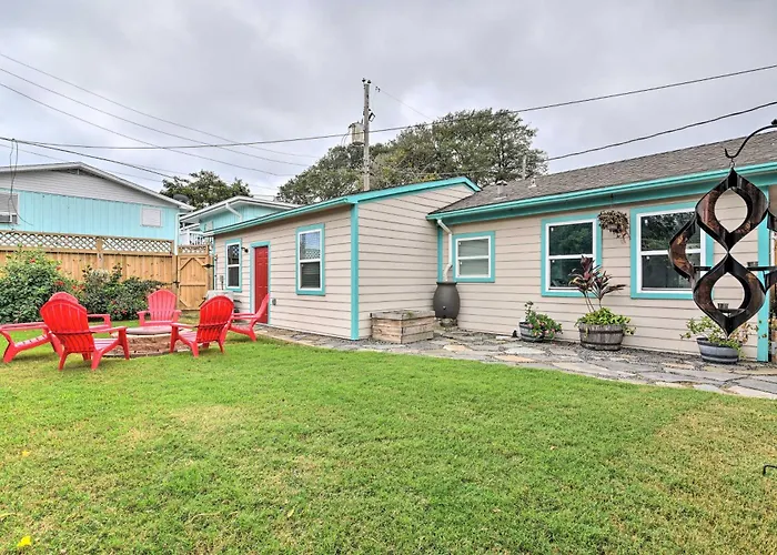 Galveston Group Getaway With Private Yard And Fire Pit
