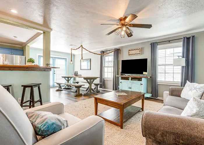 Galveston Group Getaway With Private Yard And Fire Pit