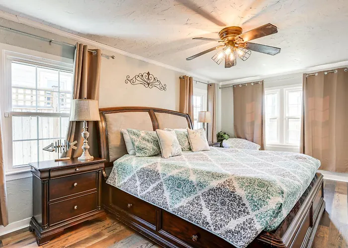 Galveston Group Getaway With Private Yard And Fire Pit
