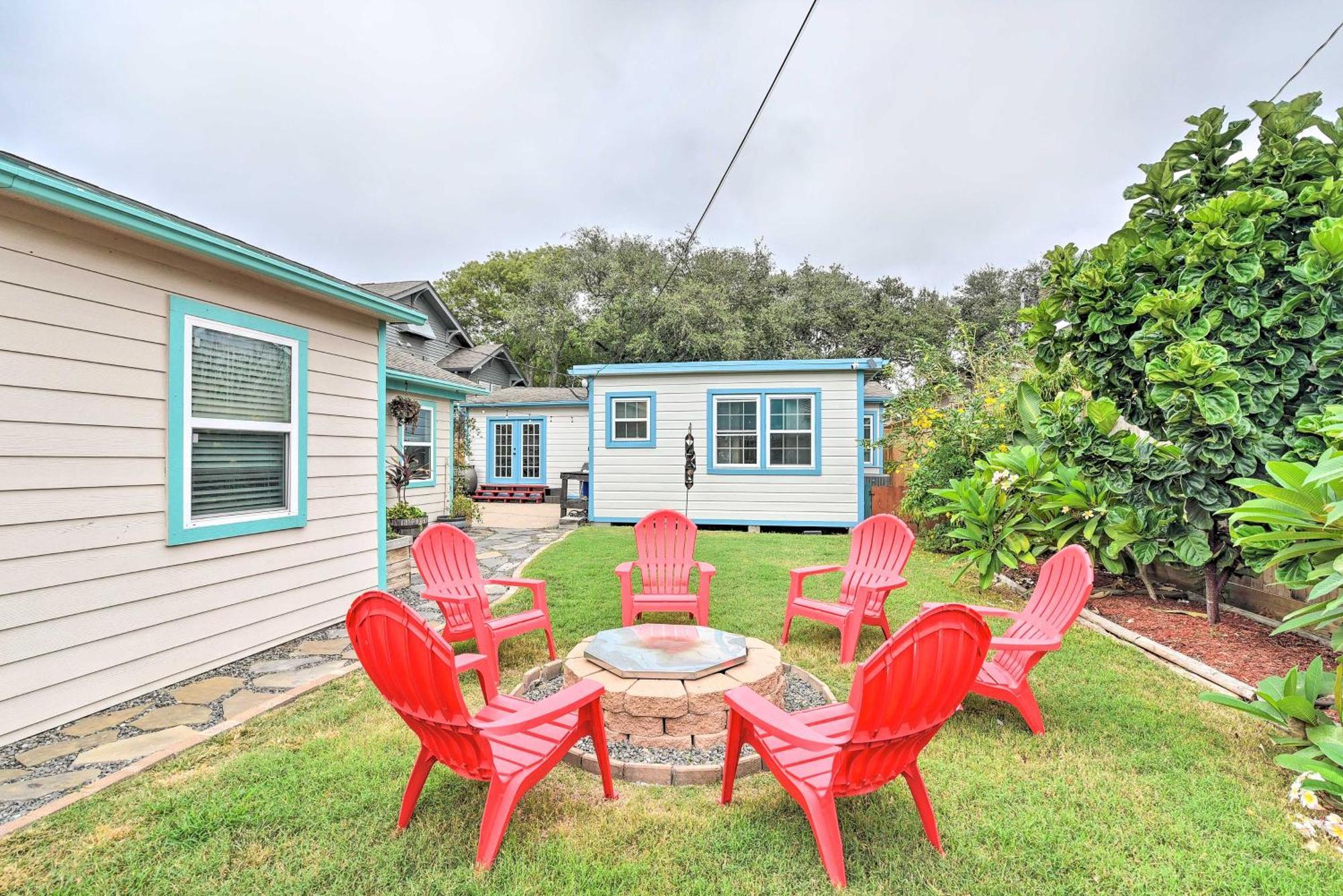 Group Getaway With Private Yard And Fire Pit Casa vacanze Galveston