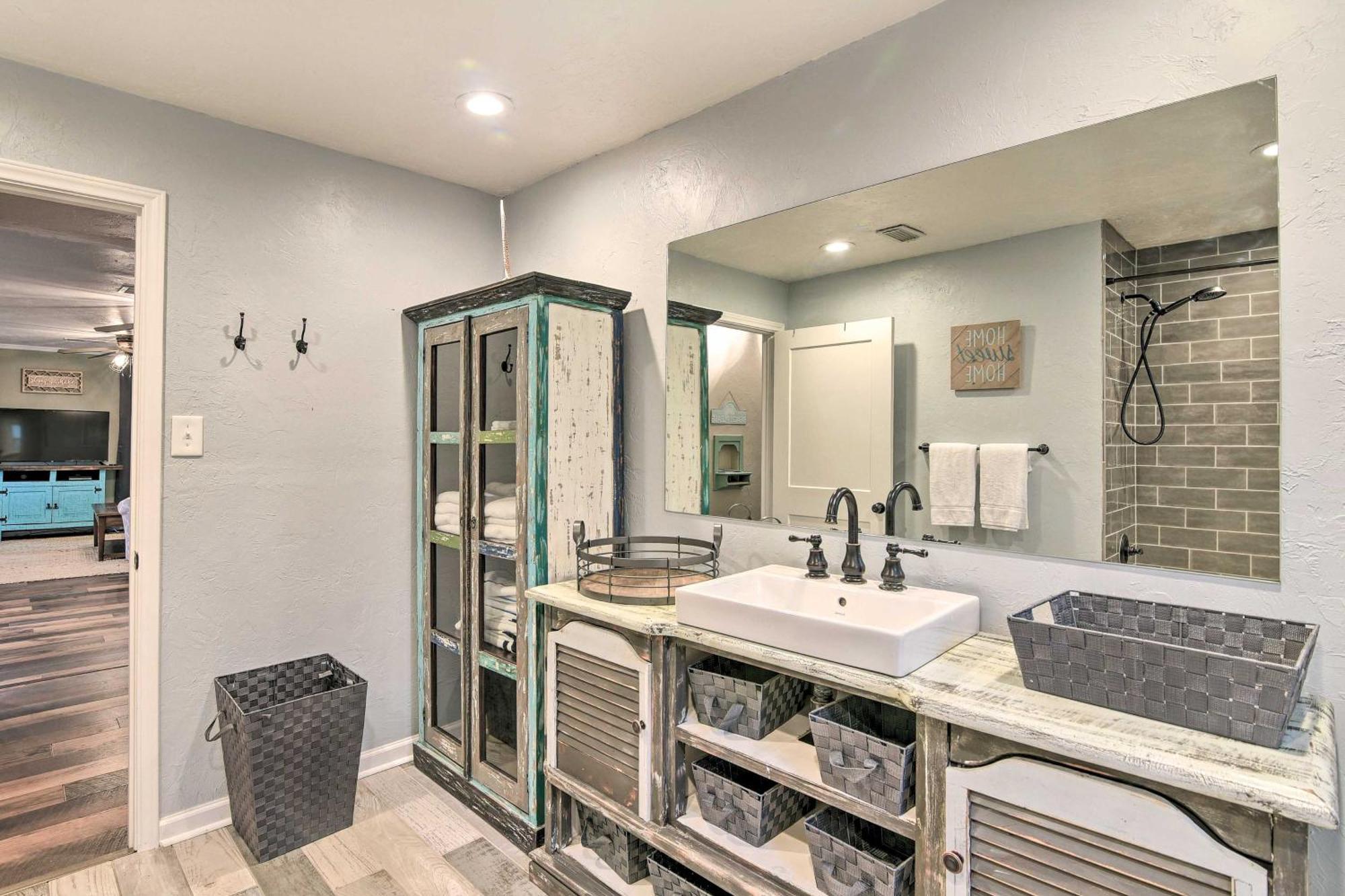 Group Getaway With Private Yard And Fire Pit * Galveston
