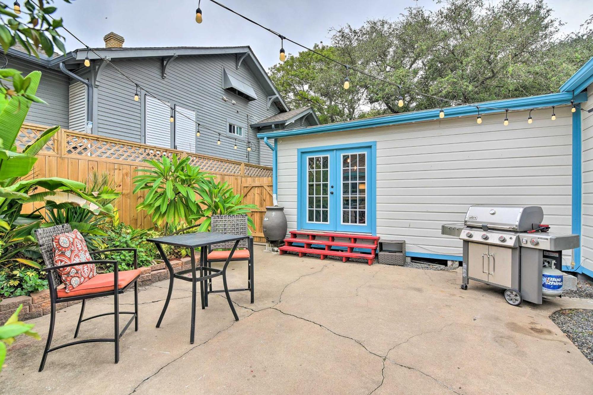 Group Getaway With Private Yard And Fire Pit Galveston