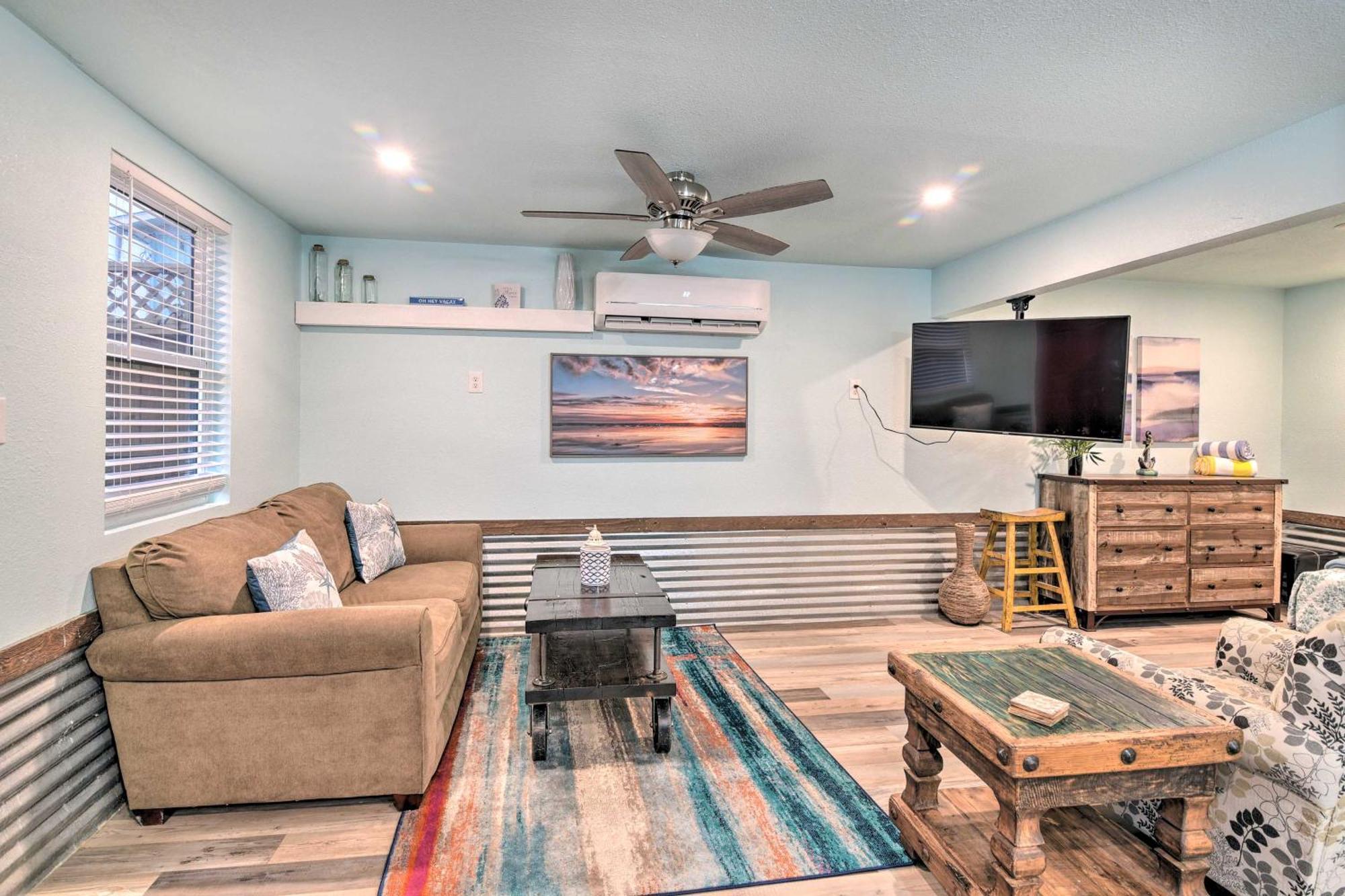 Group Getaway With Private Yard And Fire Pit Casa vacanze *