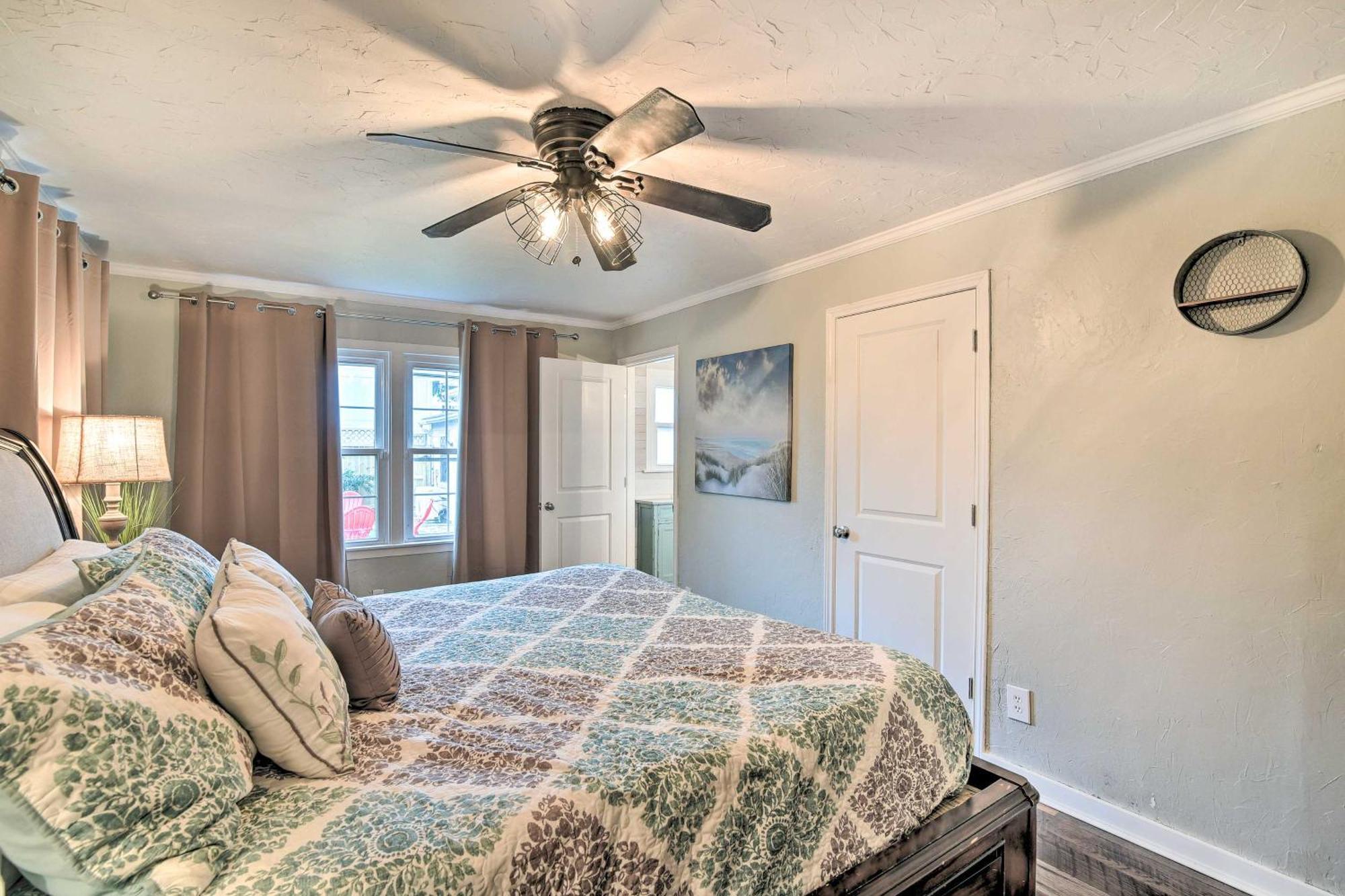 Group Getaway With Private Yard And Fire Pit * Galveston