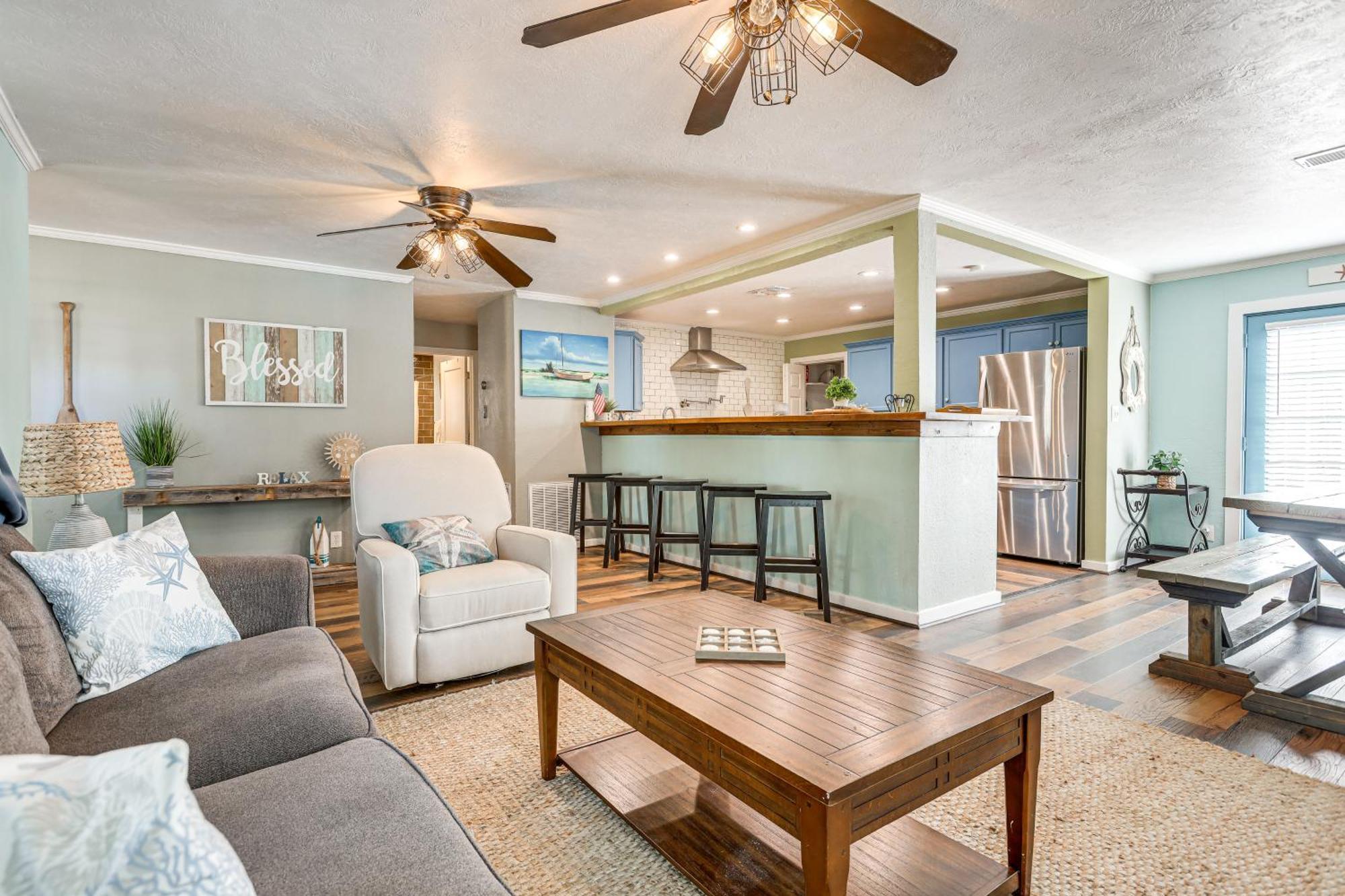 Group Getaway With Private Yard And Fire Pit Casa vacanze